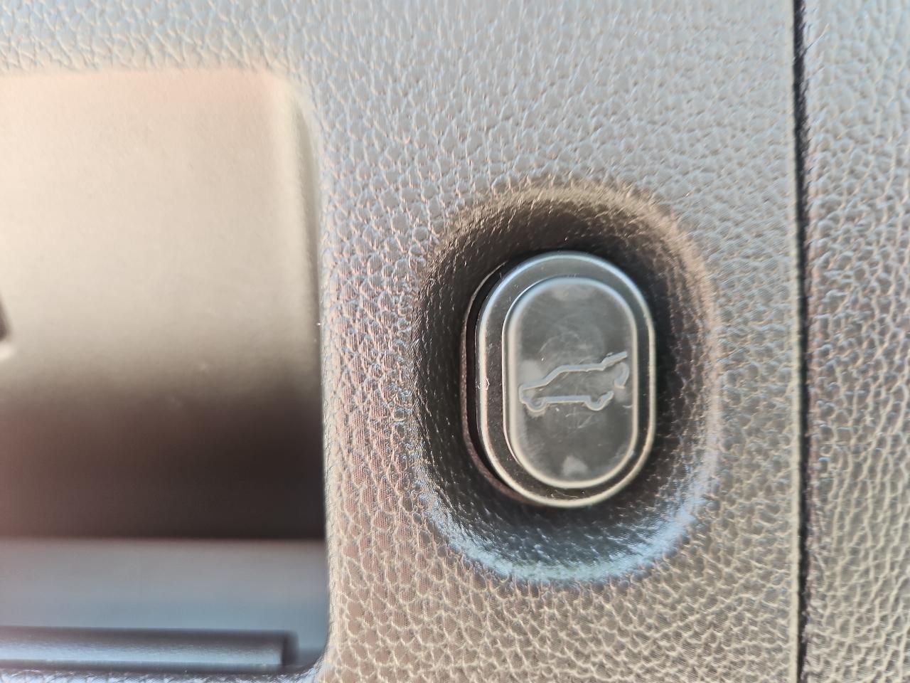 Chevrolet Tahoe 4WD 4dr LTZ 2015