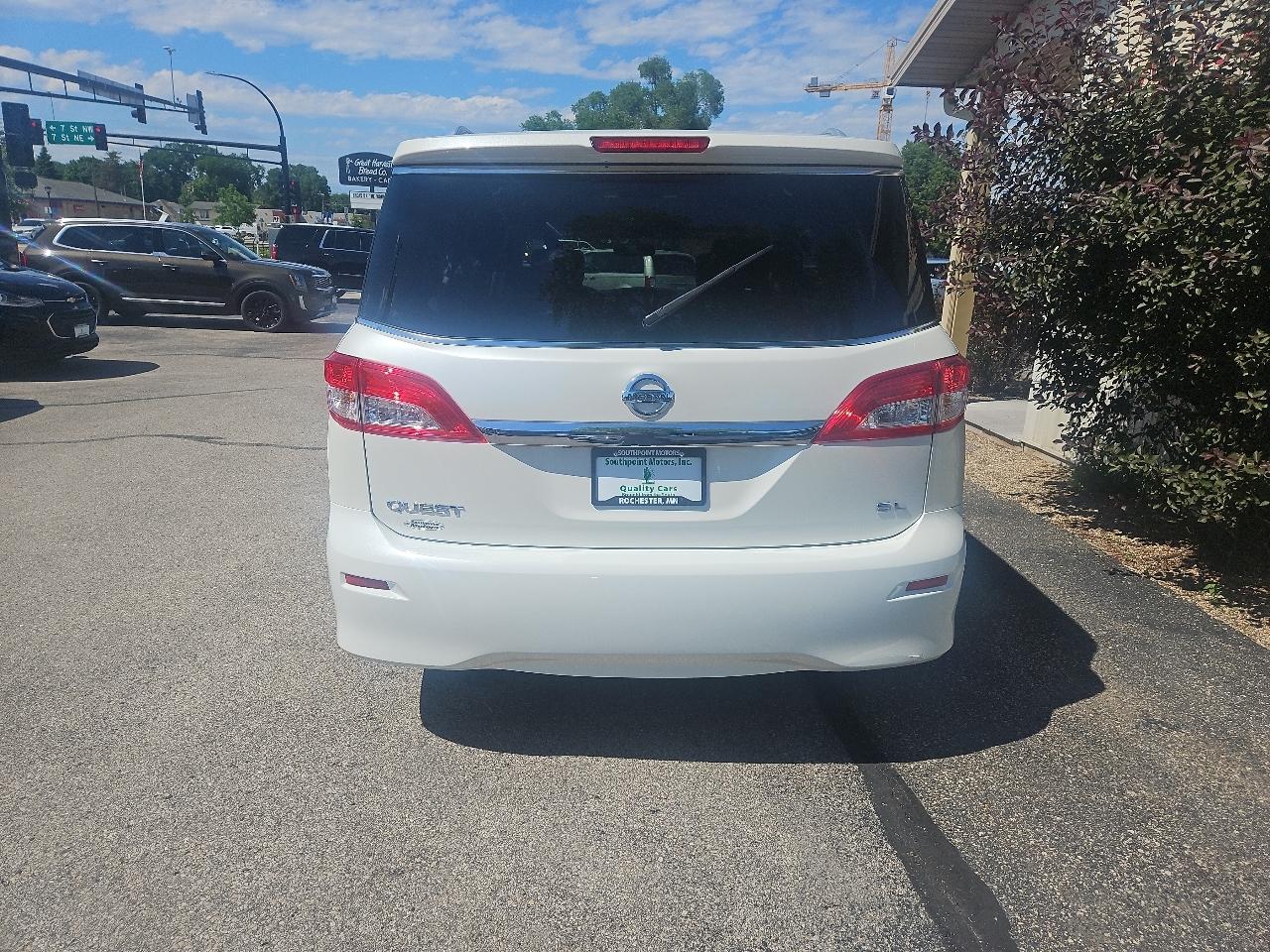Nissan Quest 4dr SL 2012