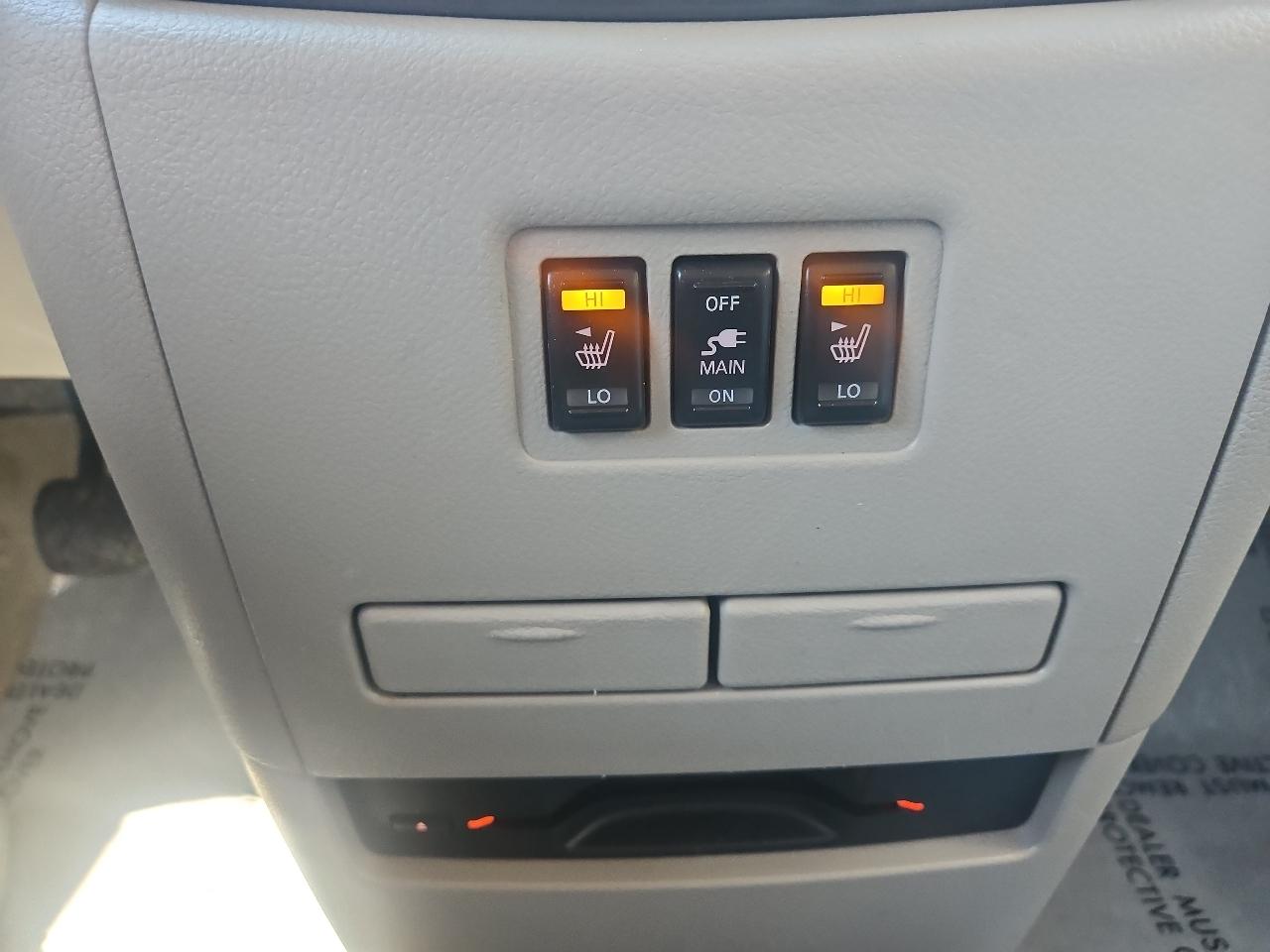 Nissan Quest 4dr SL 2012