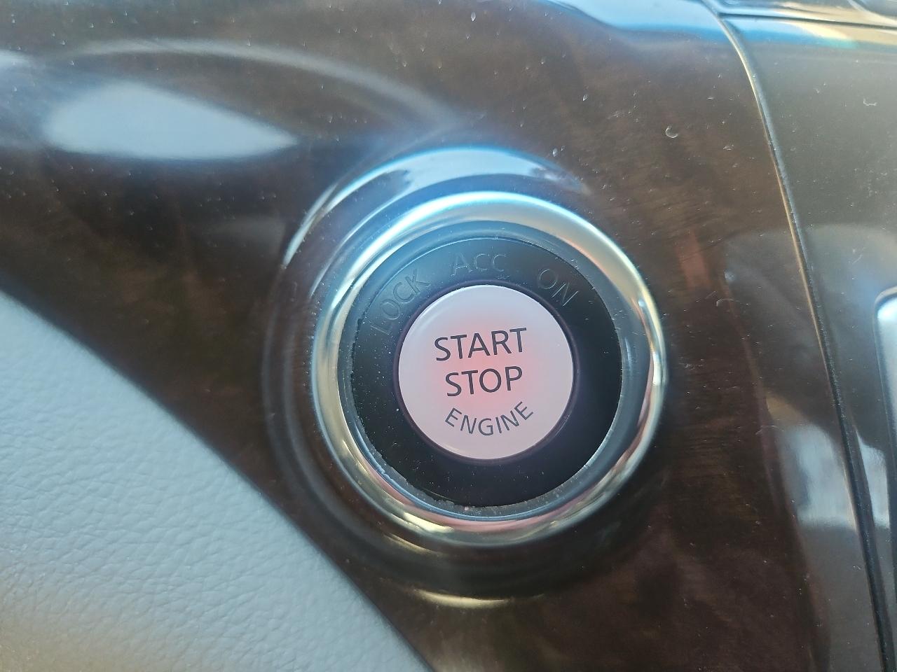 Nissan Quest 4dr SL 2012