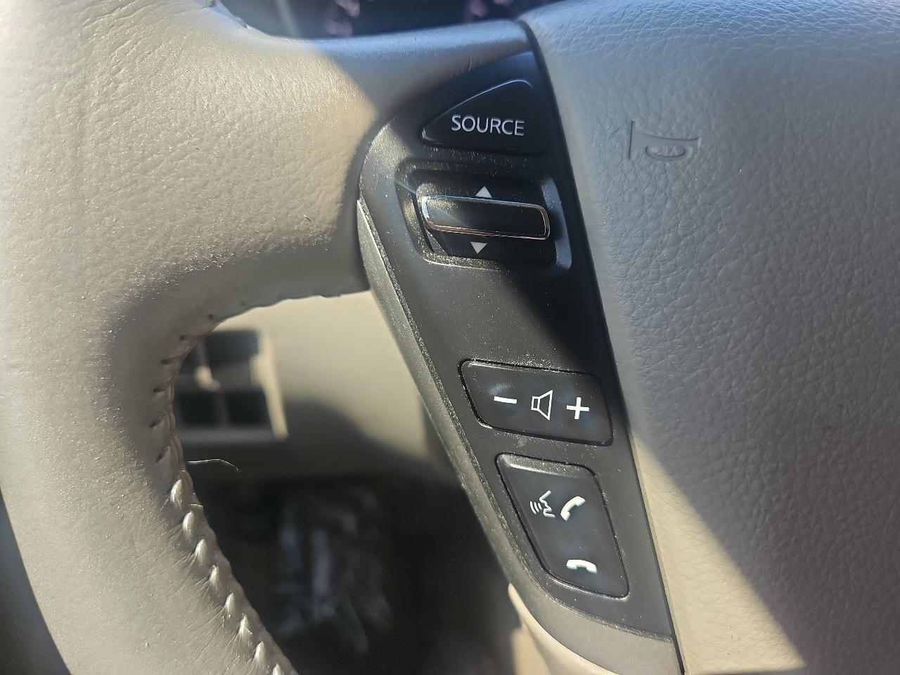 Nissan Quest 4dr SL 2012
