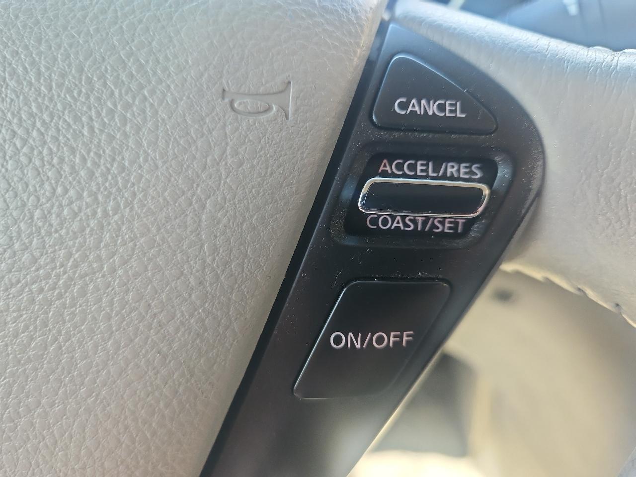 Nissan Quest 4dr SL 2012