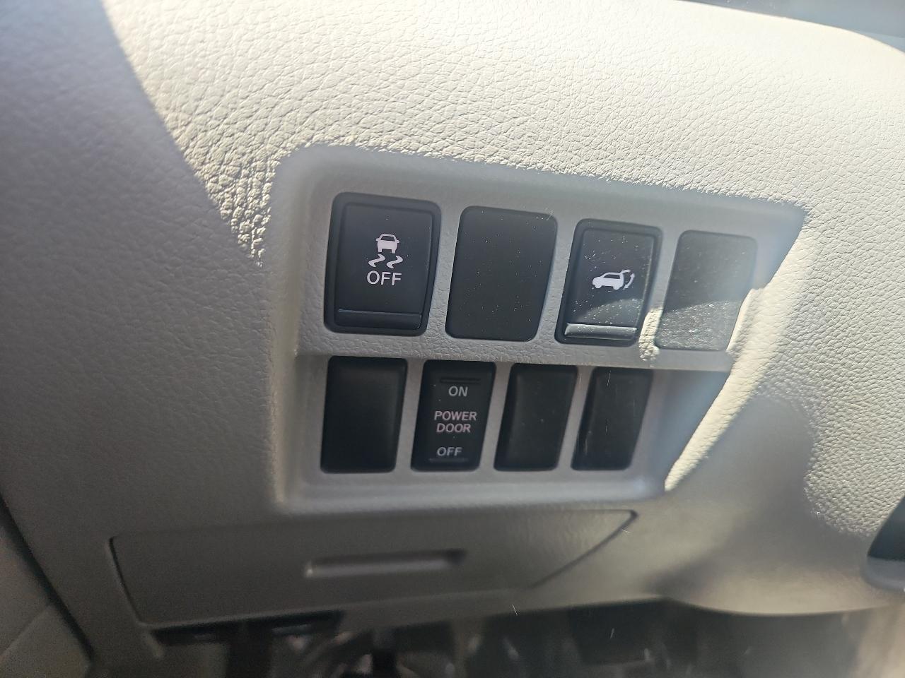 Nissan Quest 4dr SL 2012
