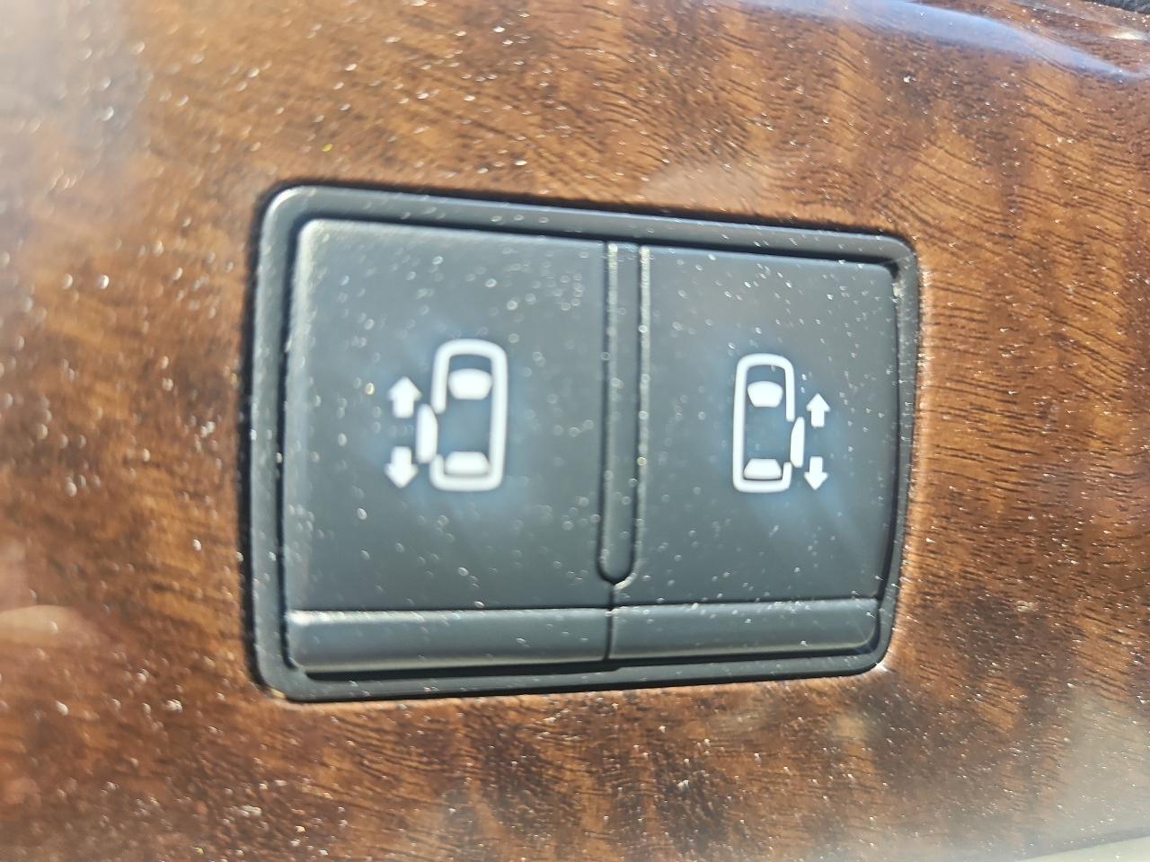 Nissan Quest 4dr SL 2012