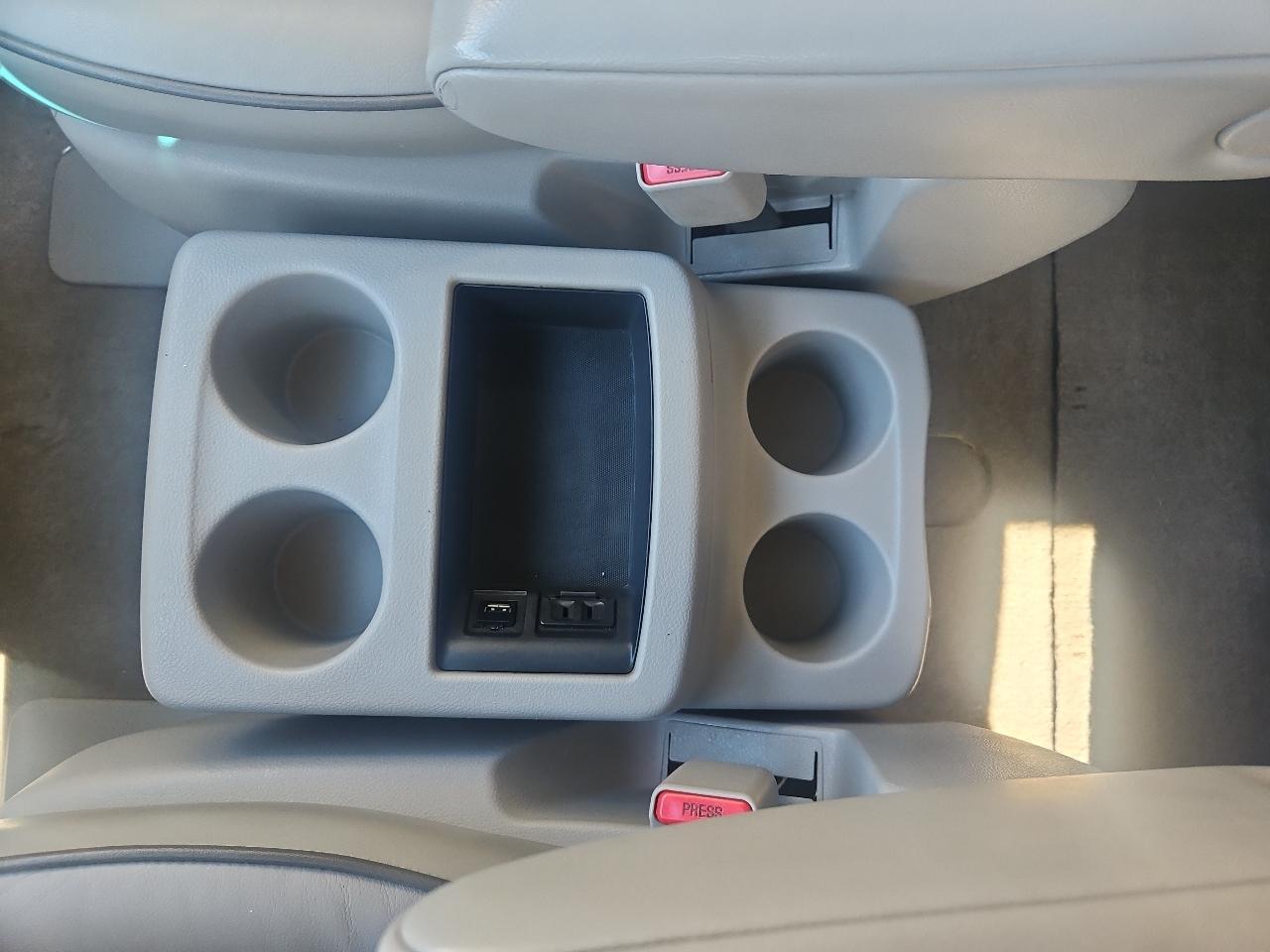 Nissan Quest 4dr SL 2012