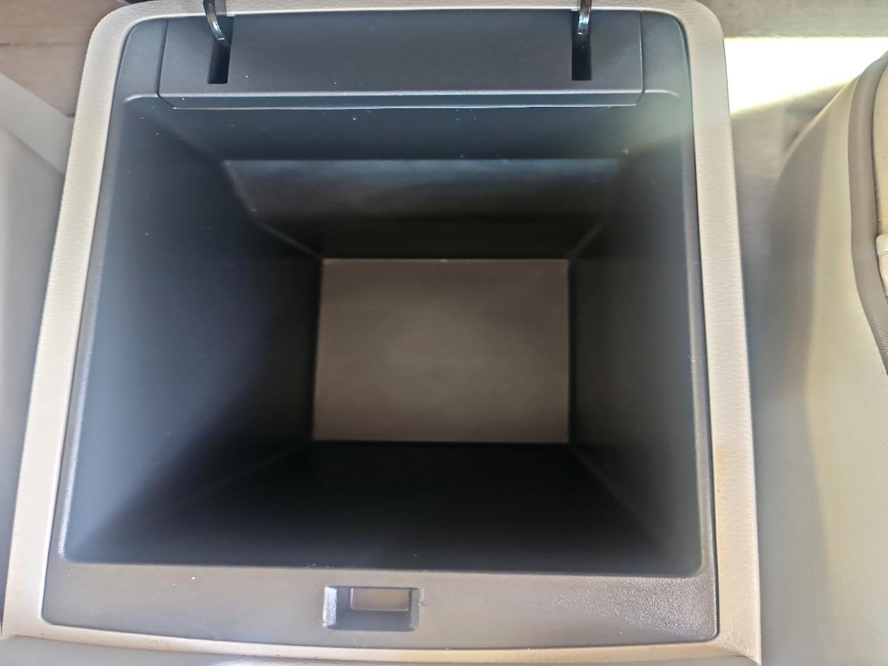 Nissan Quest 4dr SL 2012
