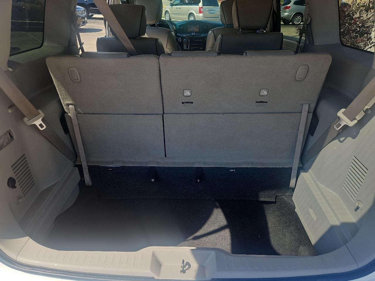 Nissan Quest 4dr SL 2012