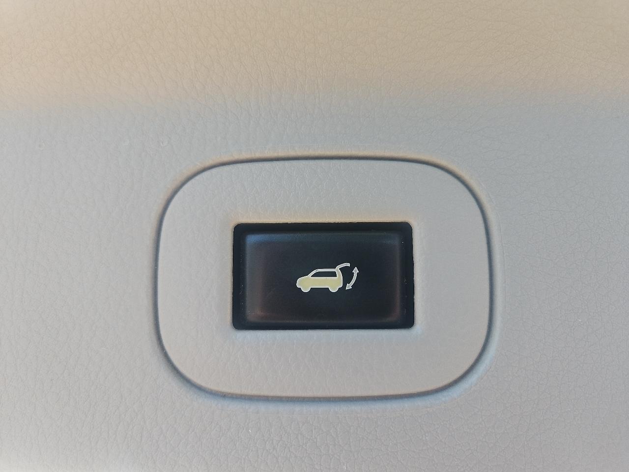 Nissan Quest 4dr SL 2012
