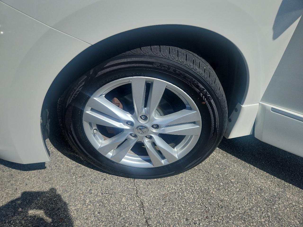 Nissan Quest 4dr SL 2012