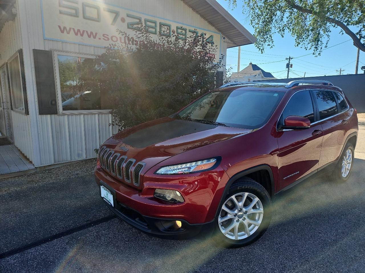 Red 2017 Jeep Cherokee Latitude FWD SUV / Crossover Front-Wheel Drive Automatic