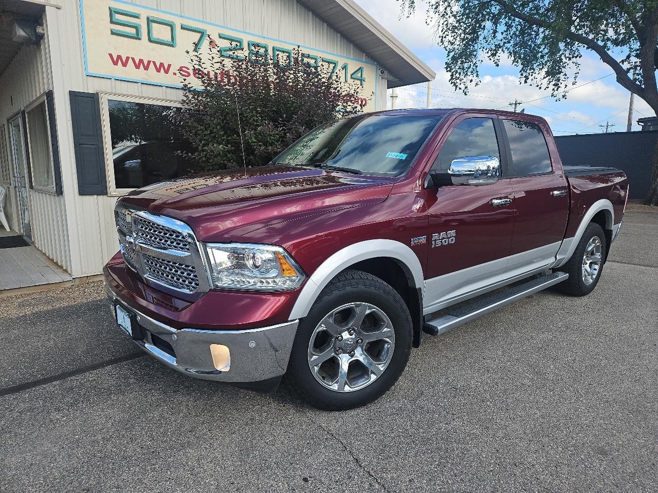 RAM 1500 4WD Crew Cab 140.5" Laramie 2016