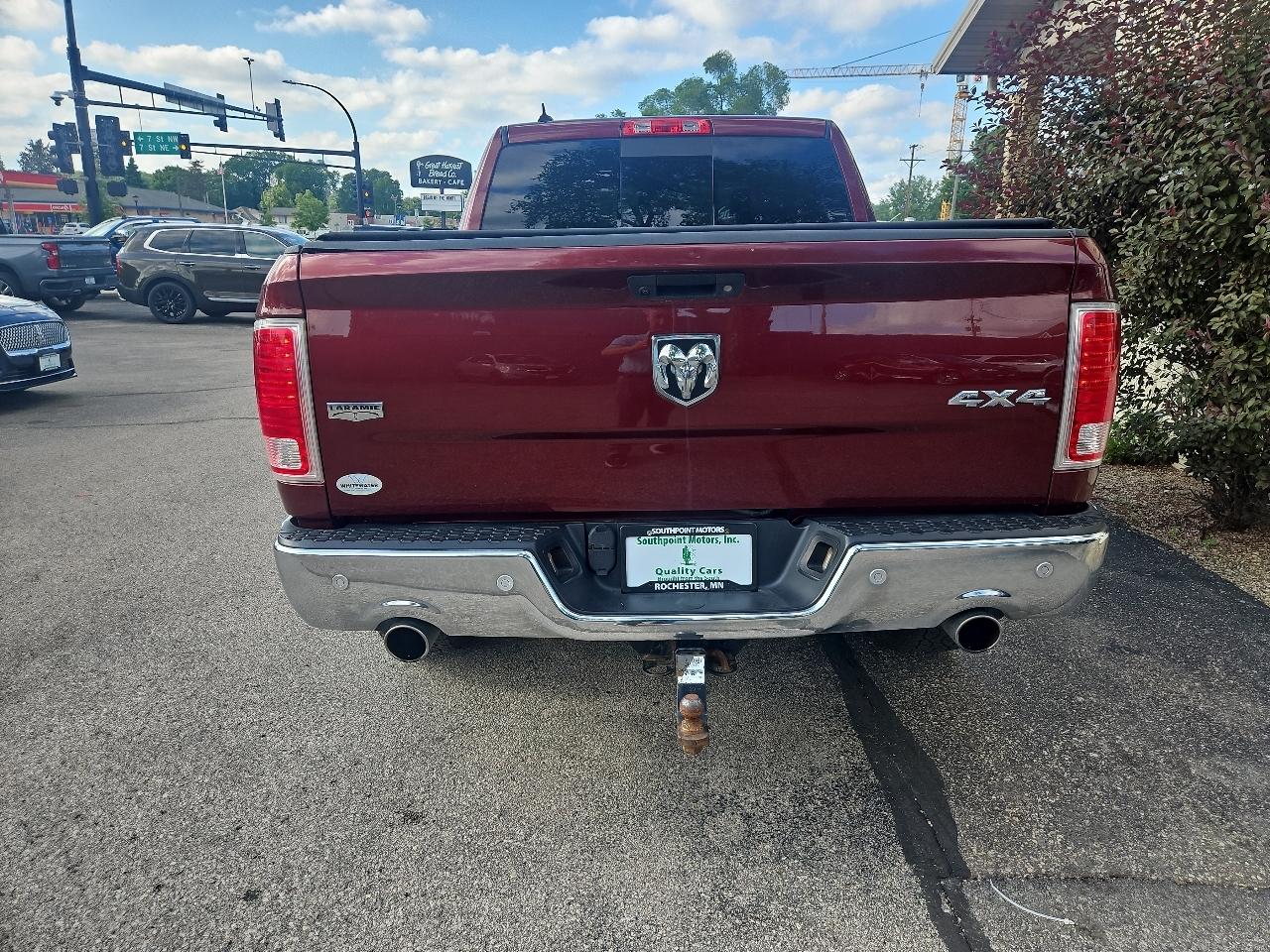 RAM 1500 4WD Crew Cab 140.5" Laramie 2016