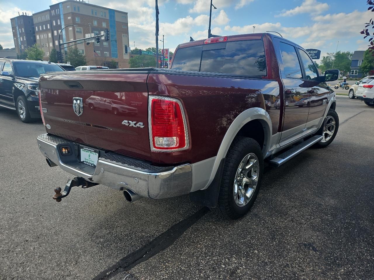 RAM 1500 4WD Crew Cab 140.5" Laramie 2016