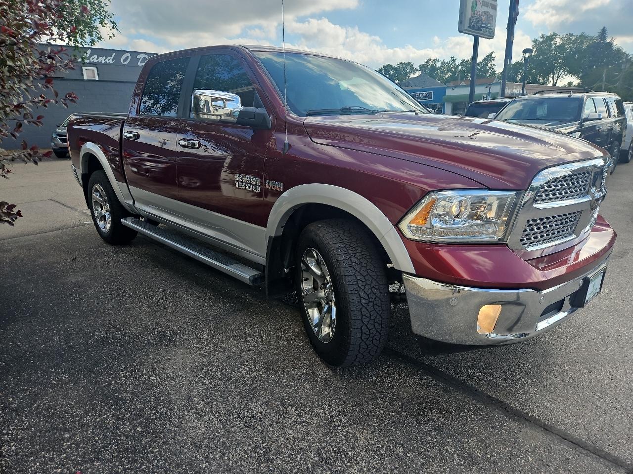 RAM 1500 4WD Crew Cab 140.5" Laramie 2016