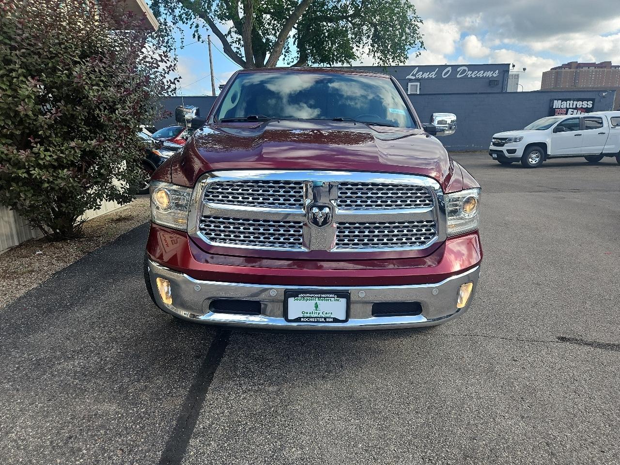 RAM 1500 4WD Crew Cab 140.5" Laramie 2016