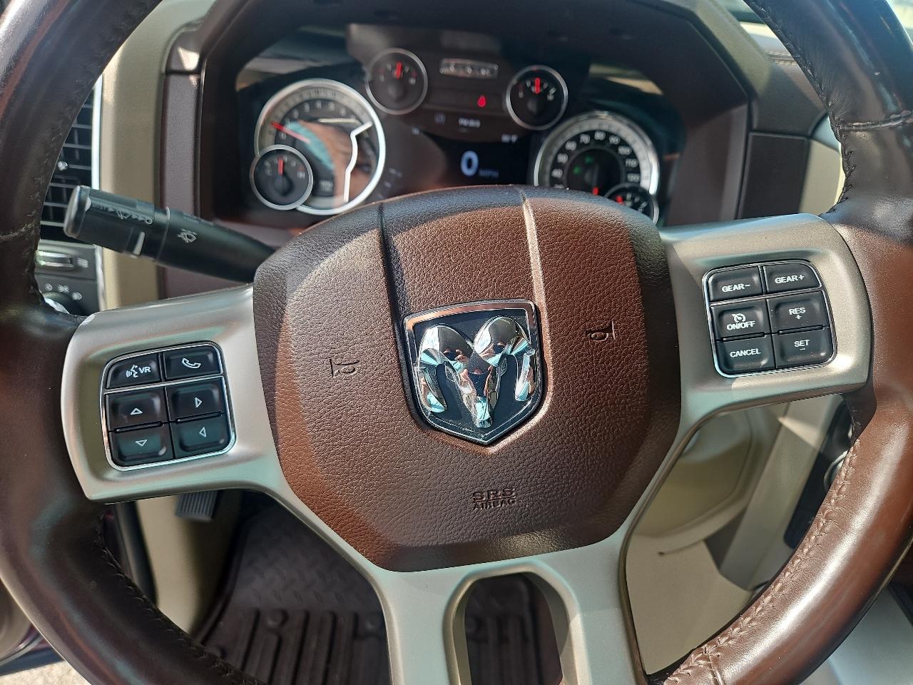 RAM 1500 4WD Crew Cab 140.5" Laramie 2016