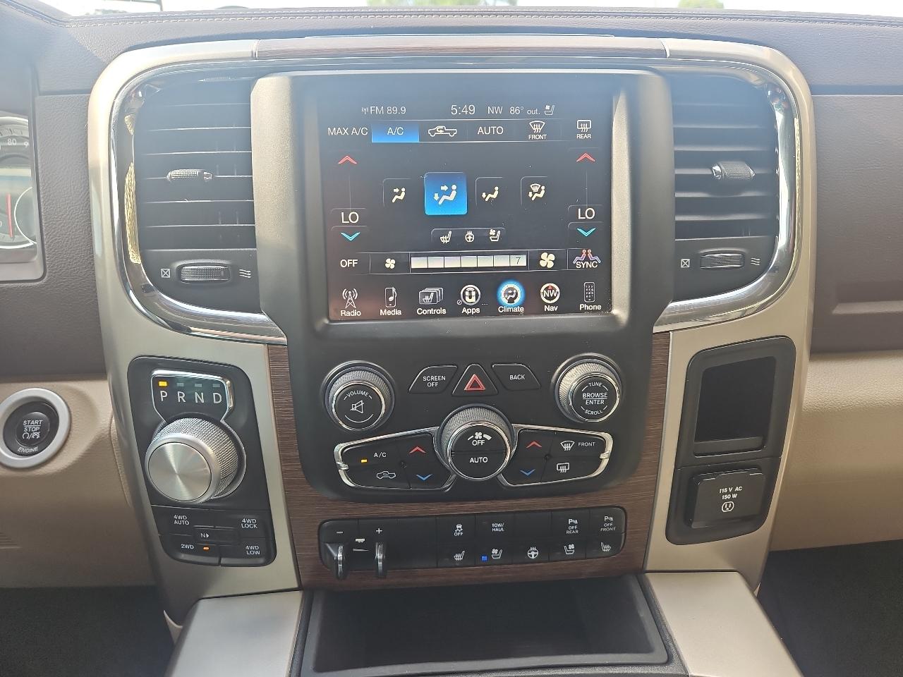 RAM 1500 4WD Crew Cab 140.5" Laramie 2016