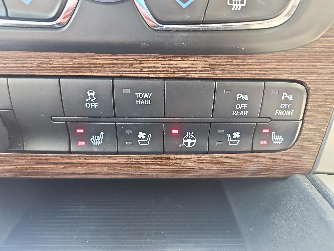 RAM 1500 4WD Crew Cab 140.5" Laramie 2016