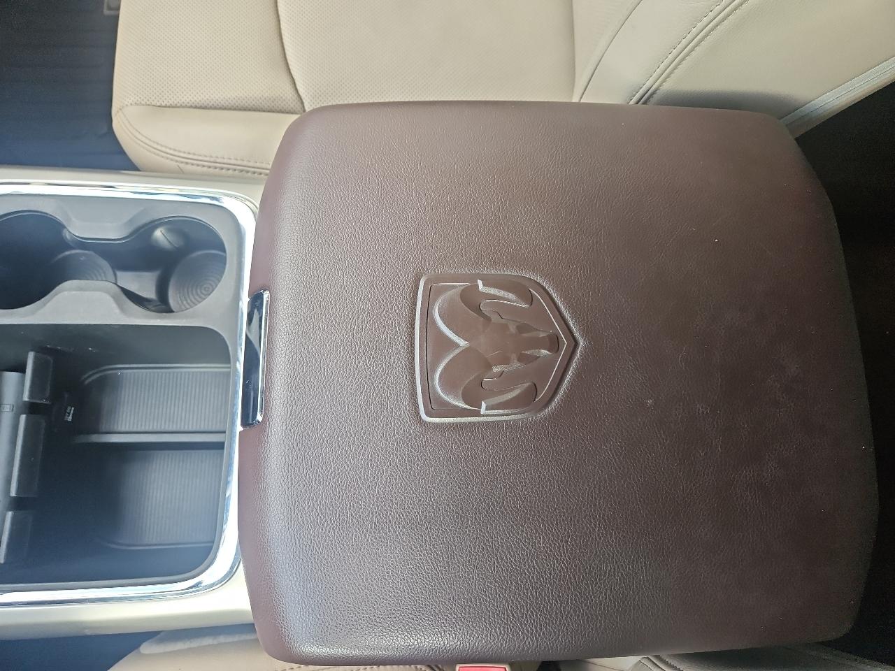 RAM 1500 4WD Crew Cab 140.5" Laramie 2016