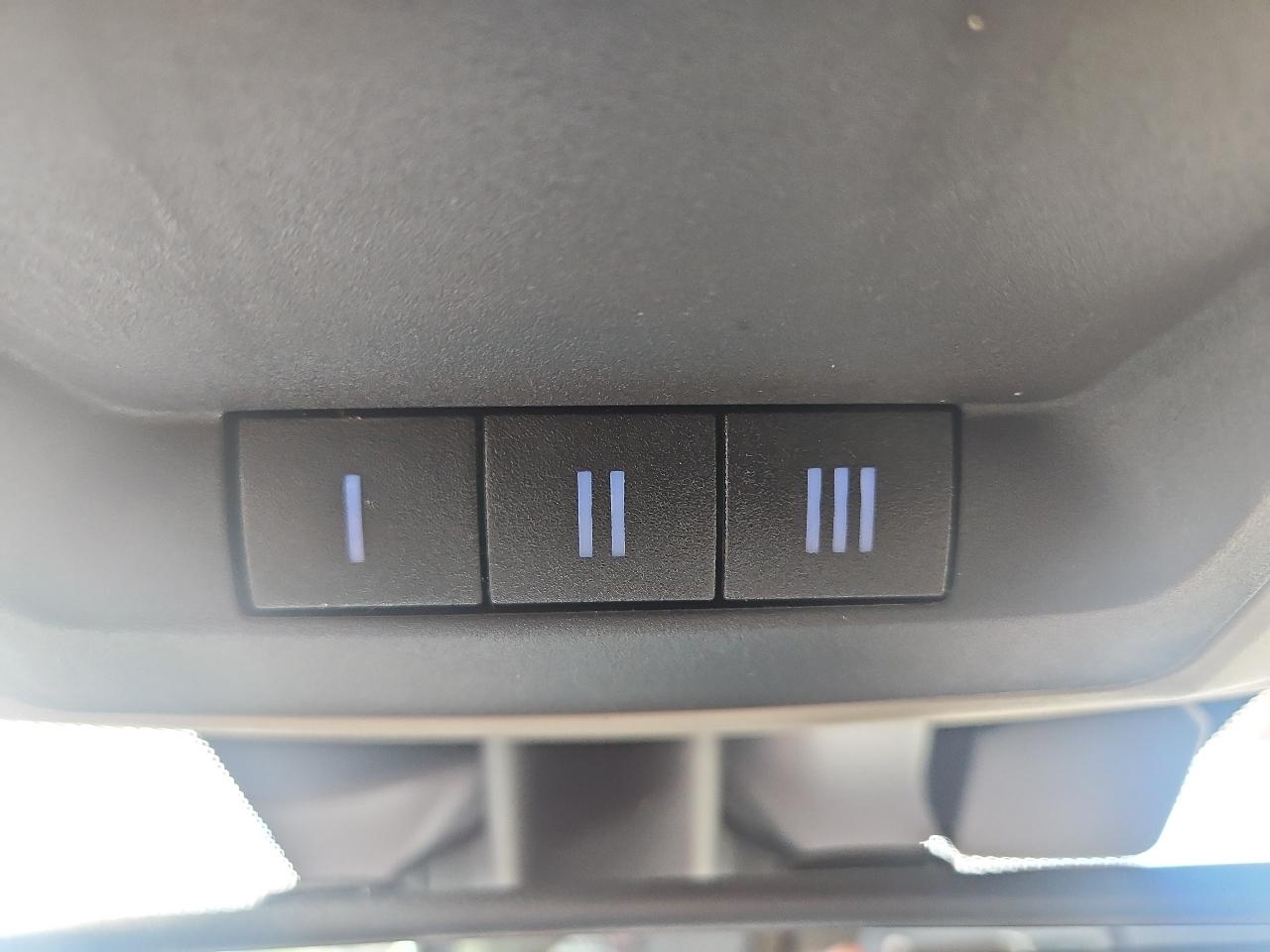 RAM 1500 4WD Crew Cab 140.5" Laramie 2016