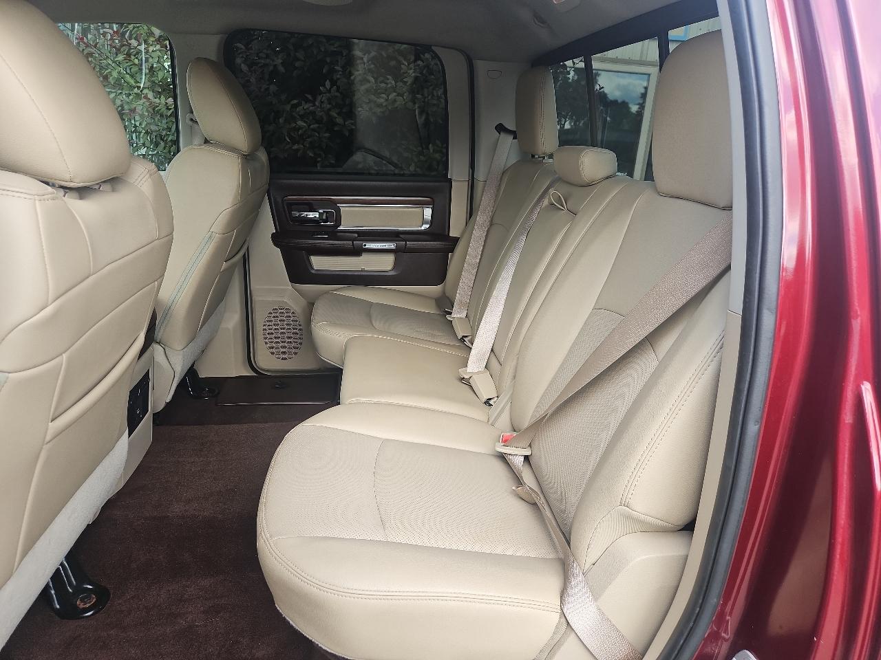 RAM 1500 4WD Crew Cab 140.5" Laramie 2016