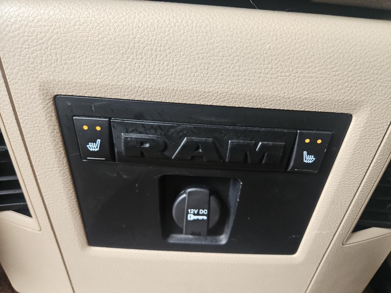 RAM 1500 4WD Crew Cab 140.5" Laramie 2016