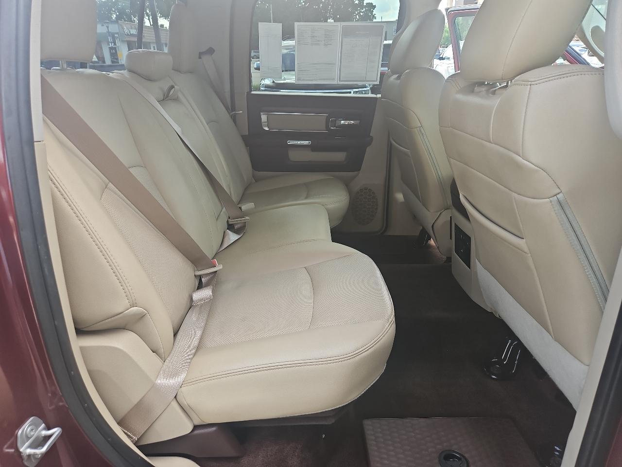 RAM 1500 4WD Crew Cab 140.5" Laramie 2016