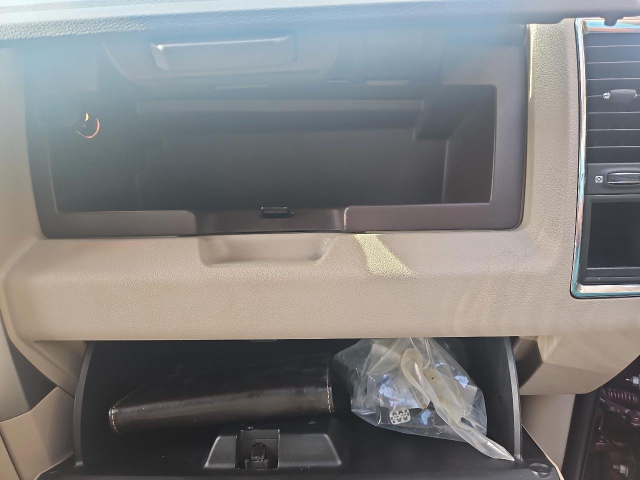 RAM 1500 4WD Crew Cab 140.5" Laramie 2016