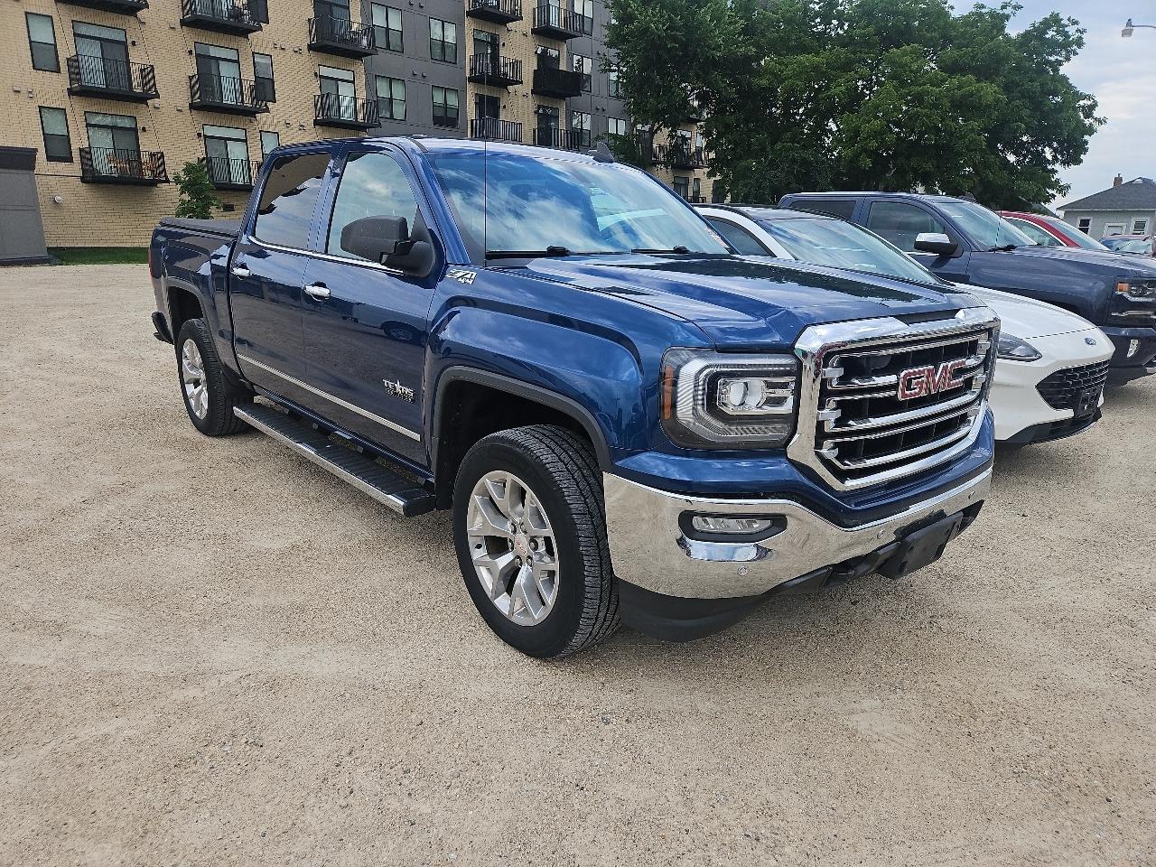 GMC Sierra 1500 4WD Crew Cab 143.5" SLT 2016