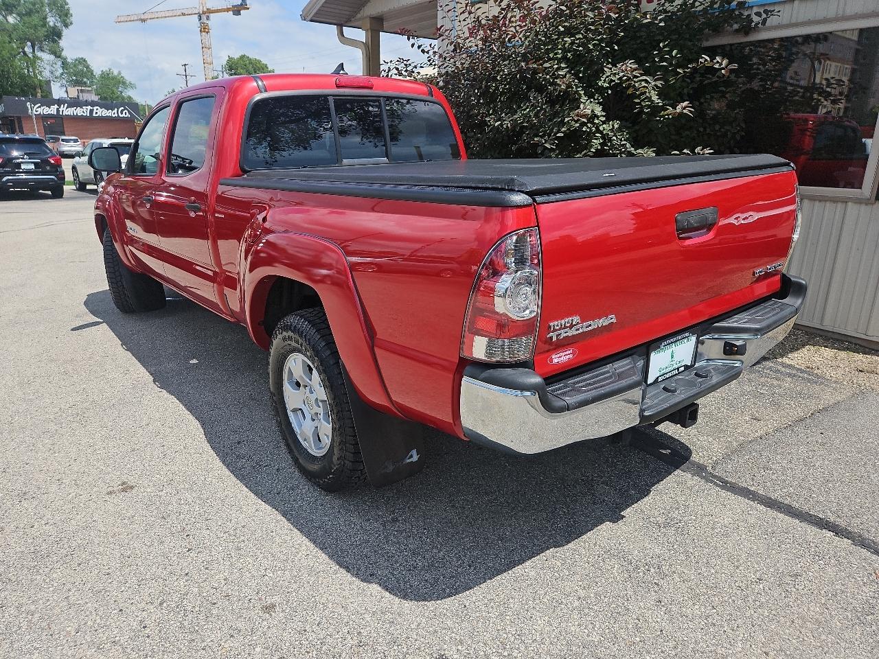Toyota Tacoma 4WD Double Cab LB V6 AT (Natl) 2015