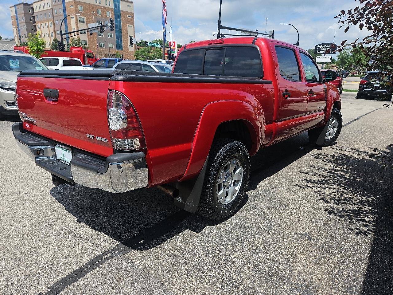 Toyota Tacoma 4WD Double Cab LB V6 AT (Natl) 2015
