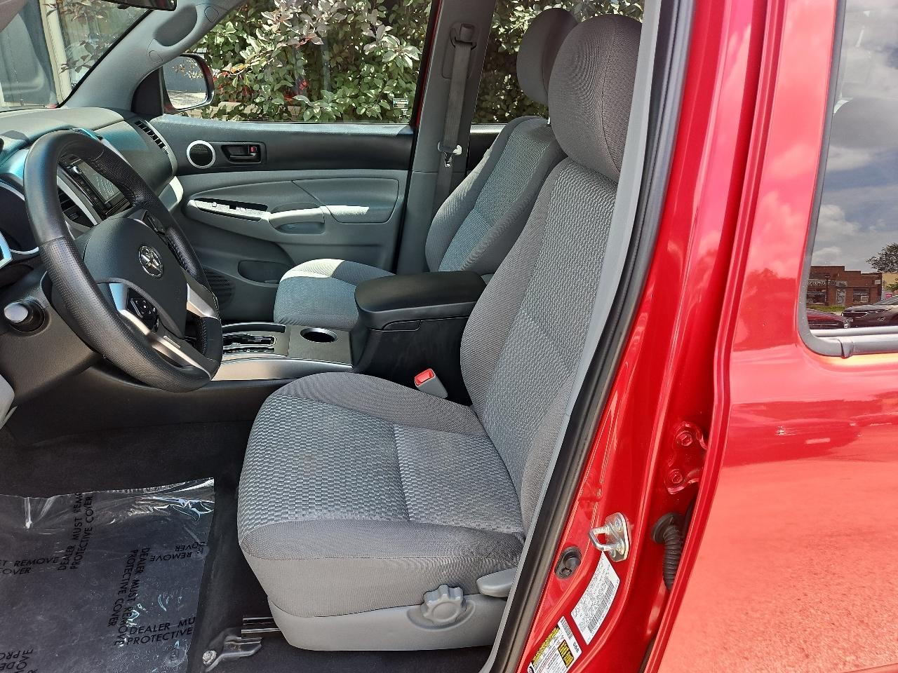 Toyota Tacoma 4WD Double Cab LB V6 AT (Natl) 2015