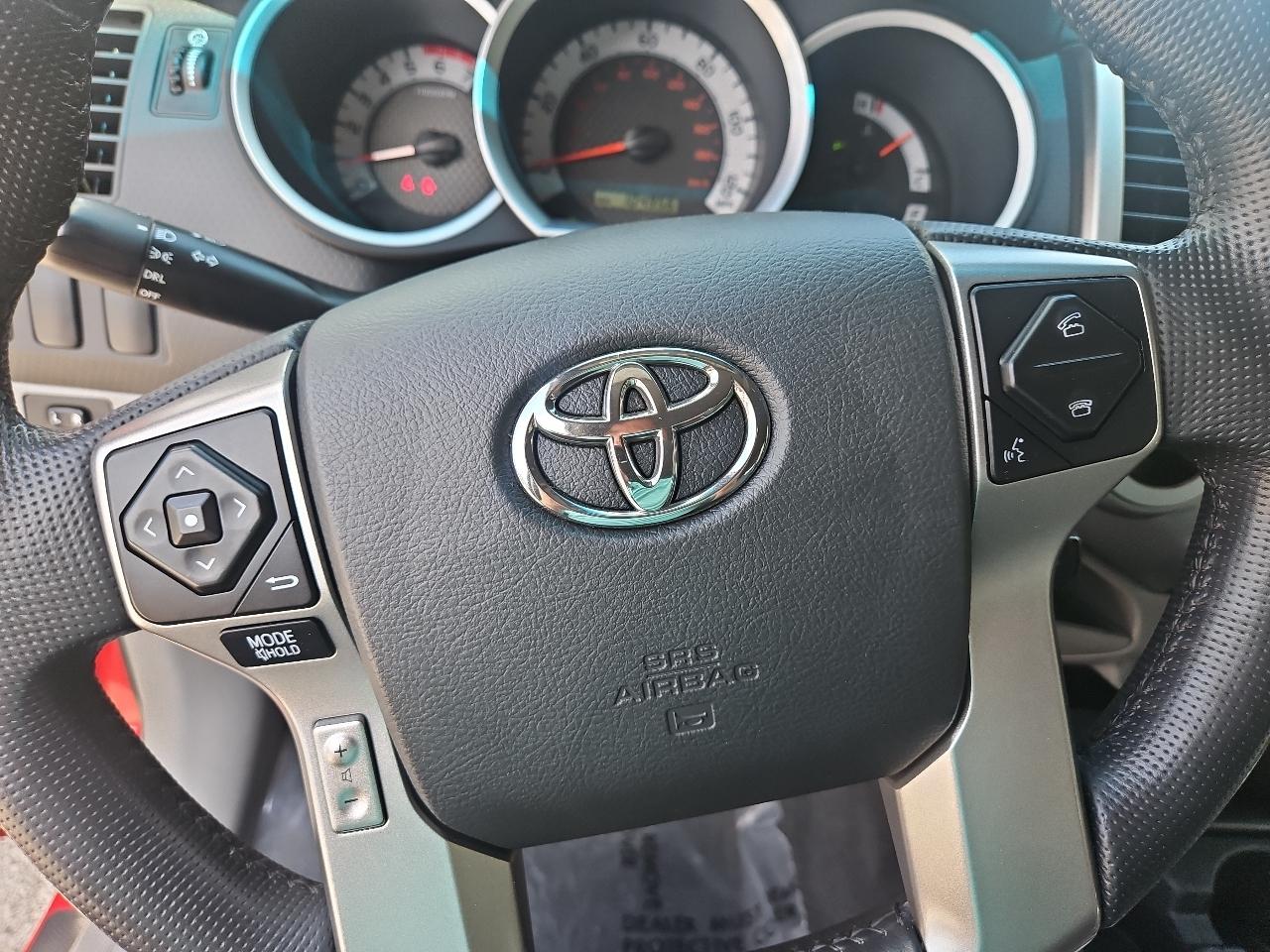 Toyota Tacoma 4WD Double Cab LB V6 AT (Natl) 2015