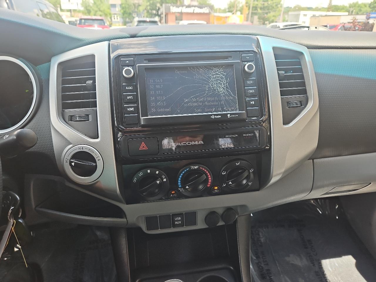 Toyota Tacoma 4WD Double Cab LB V6 AT (Natl) 2015