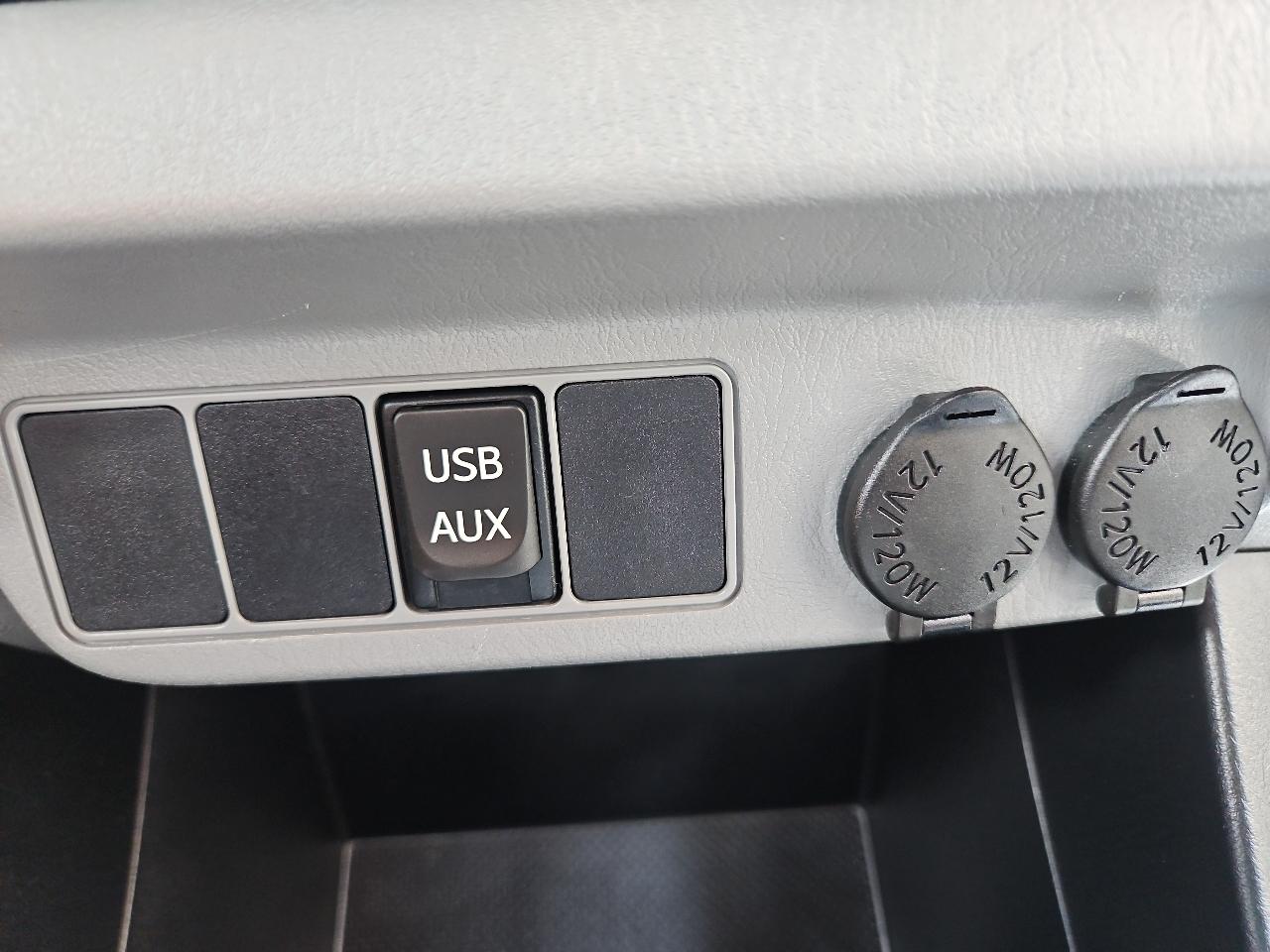 Toyota Tacoma 4WD Double Cab LB V6 AT (Natl) 2015