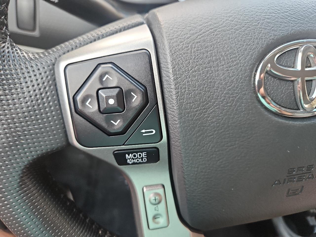 Toyota Tacoma 4WD Double Cab LB V6 AT (Natl) 2015