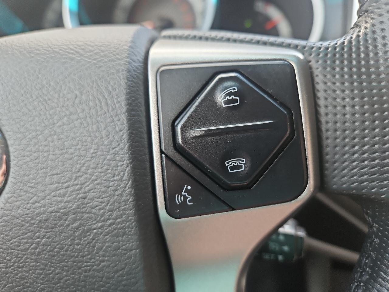 Toyota Tacoma 4WD Double Cab LB V6 AT (Natl) 2015