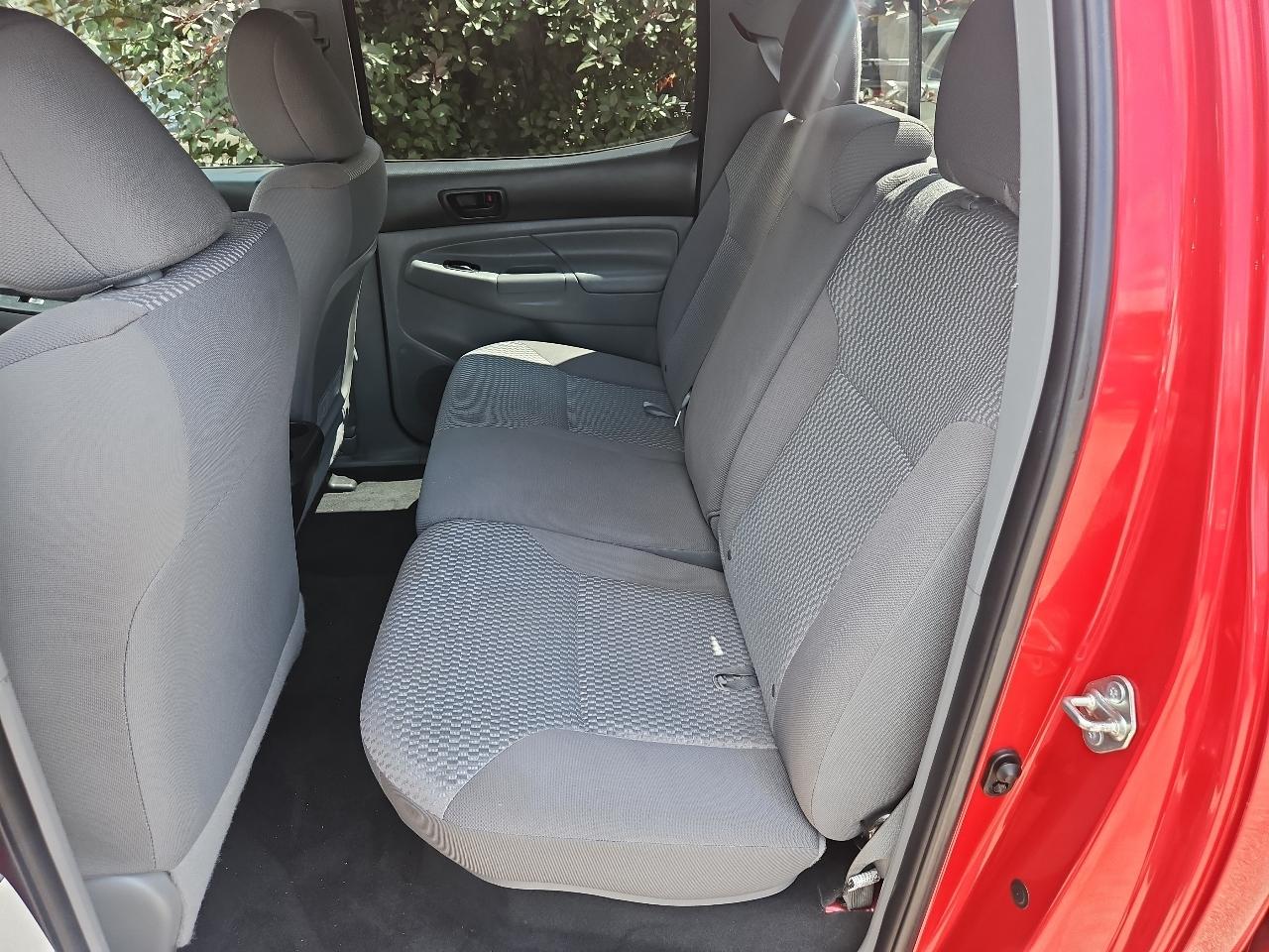 Toyota Tacoma 4WD Double Cab LB V6 AT (Natl) 2015