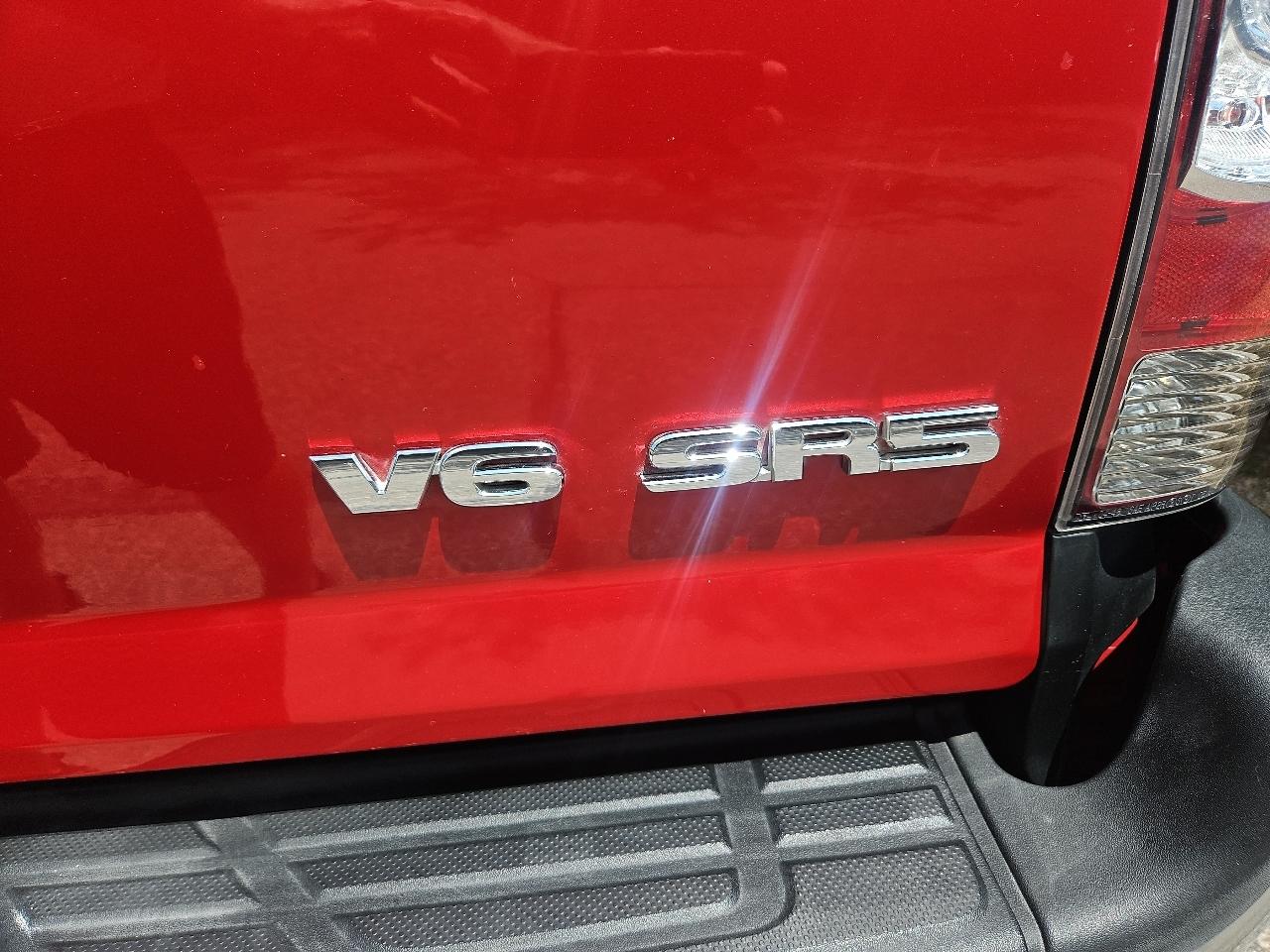 Toyota Tacoma 4WD Double Cab LB V6 AT (Natl) 2015