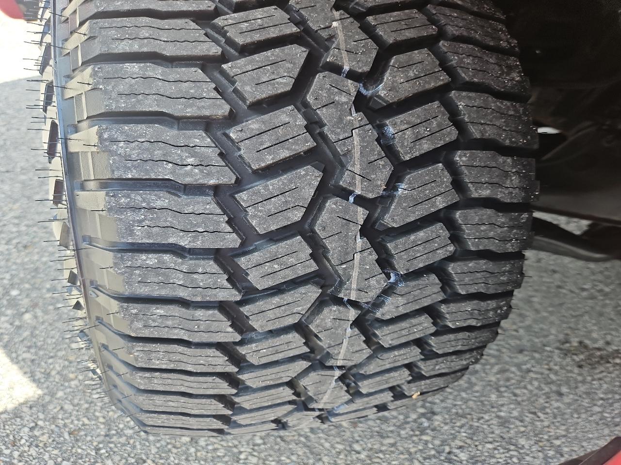 Toyota Tacoma 4WD Double Cab LB V6 AT (Natl) 2015