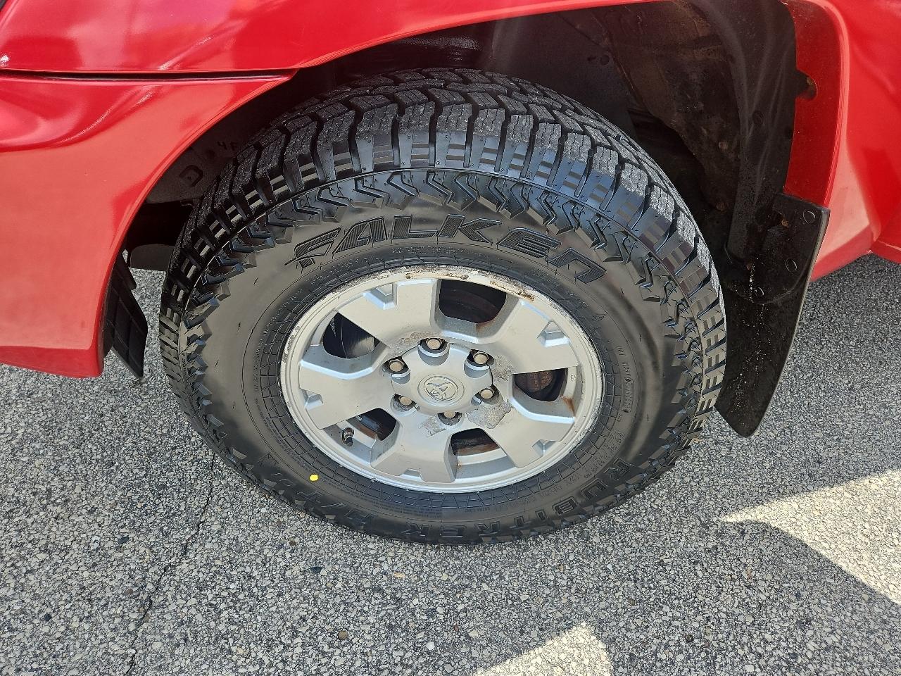 Toyota Tacoma 4WD Double Cab LB V6 AT (Natl) 2015