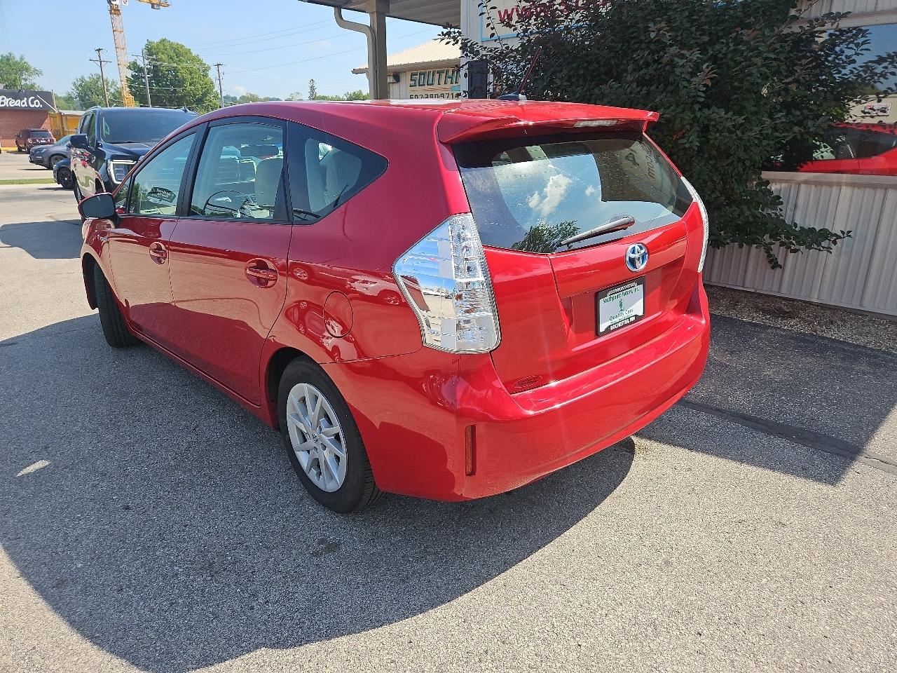 Toyota Prius V 5dr Wgn Three (Natl) 2012