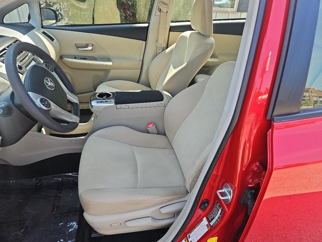 Toyota Prius V 5dr Wgn Three (Natl) 2012
