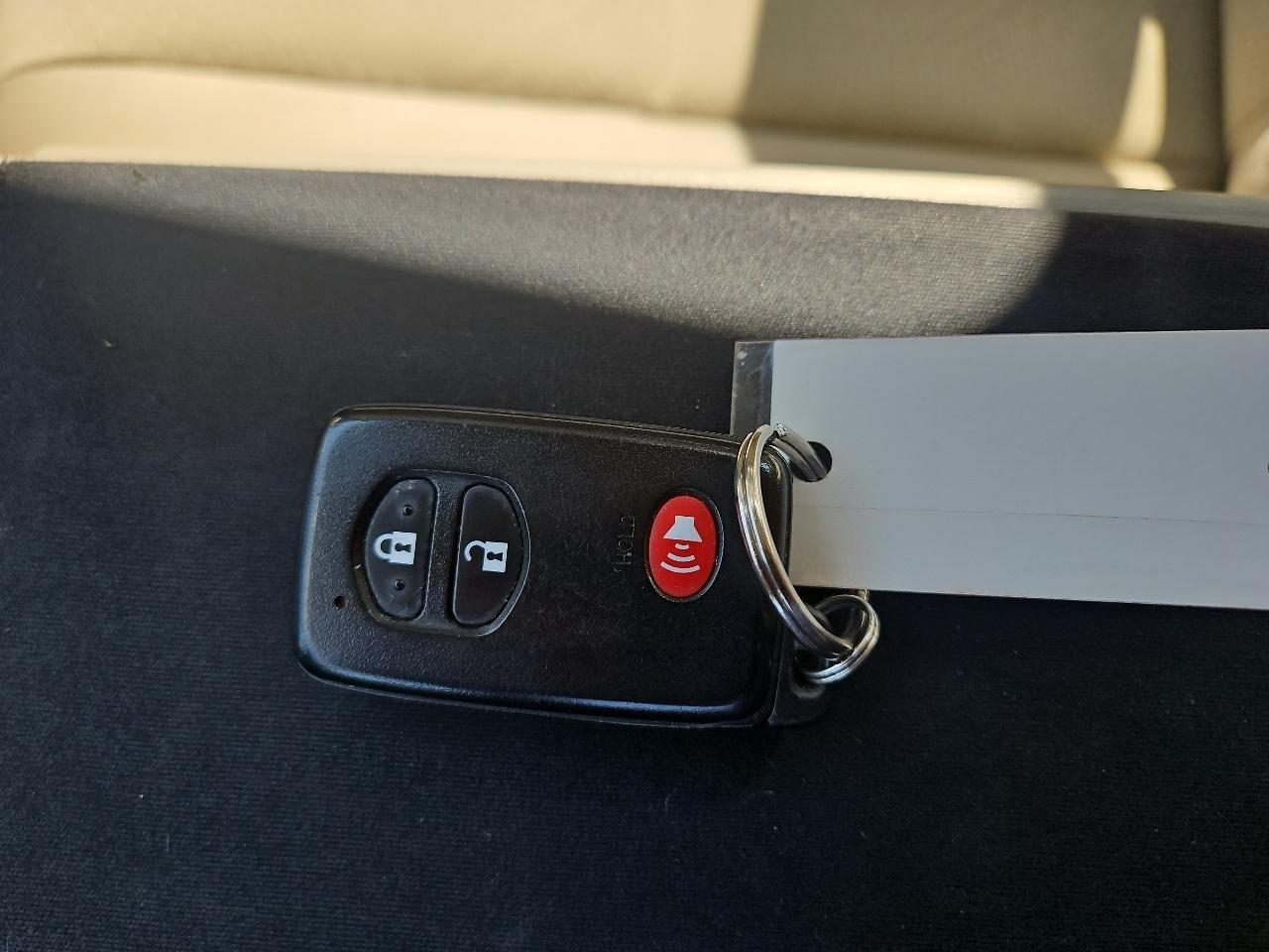 Toyota Prius V 5dr Wgn Three (Natl) 2012