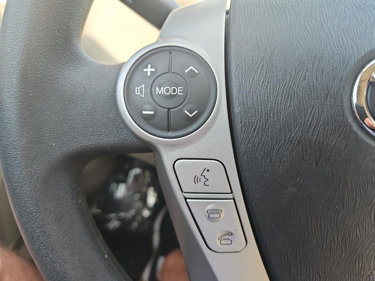 Toyota Prius V 5dr Wgn Three (Natl) 2012