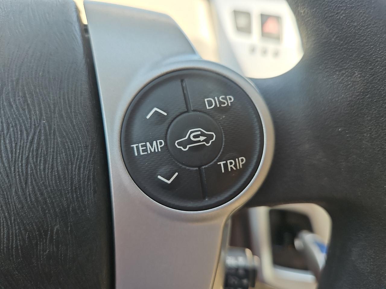 Toyota Prius V 5dr Wgn Three (Natl) 2012