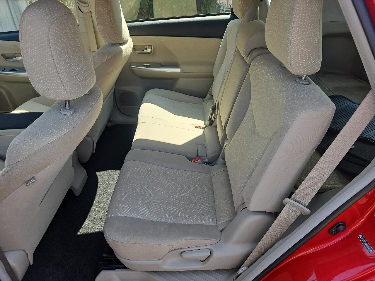 Toyota Prius V 5dr Wgn Three (Natl) 2012