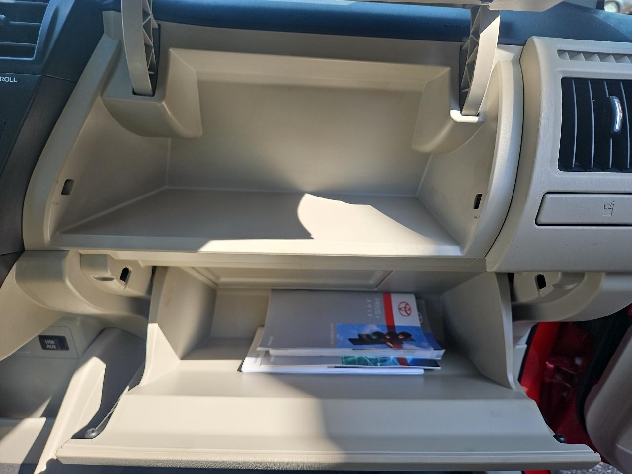 Toyota Prius V 5dr Wgn Three (Natl) 2012