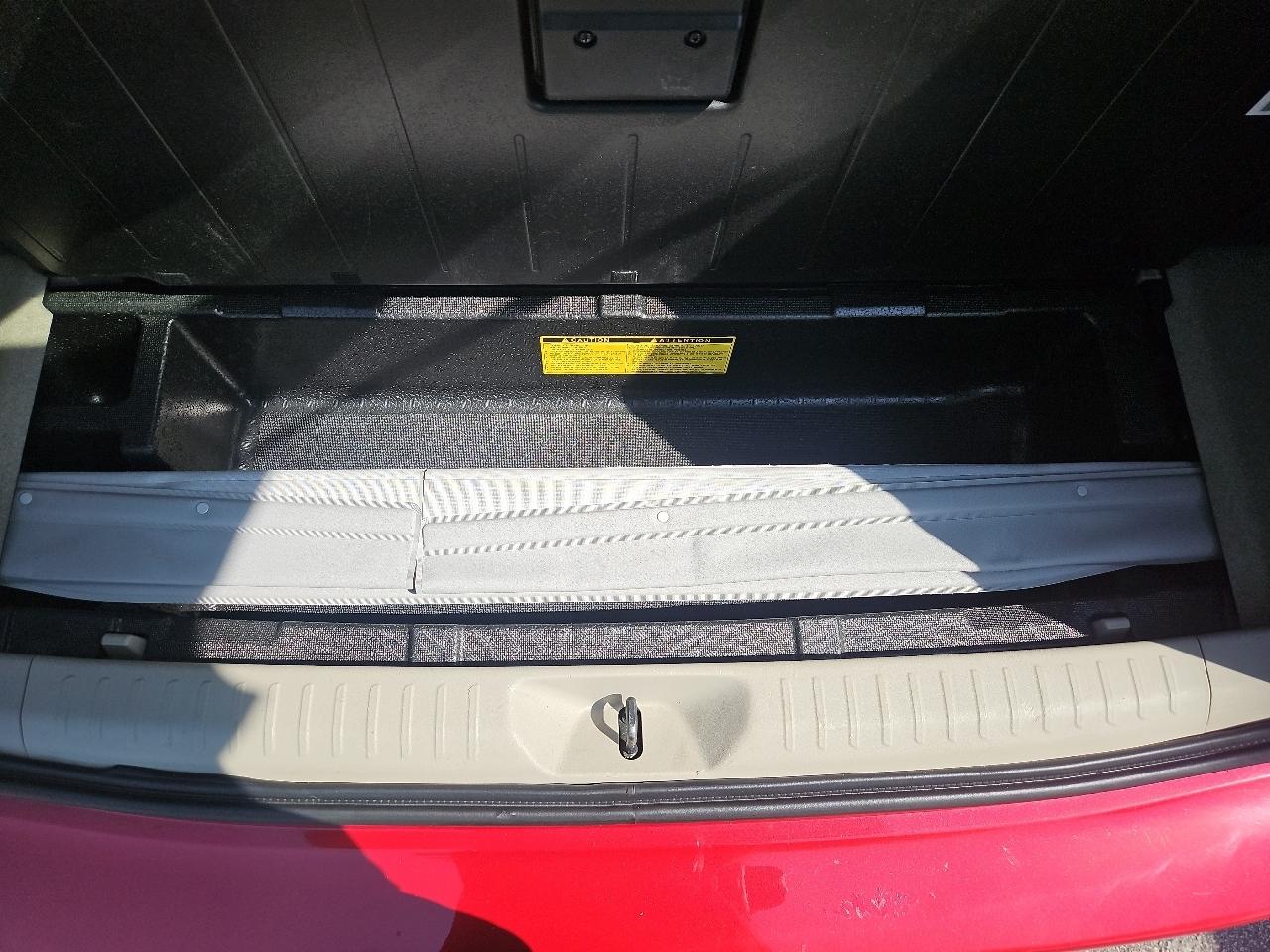 Toyota Prius V 5dr Wgn Three (Natl) 2012