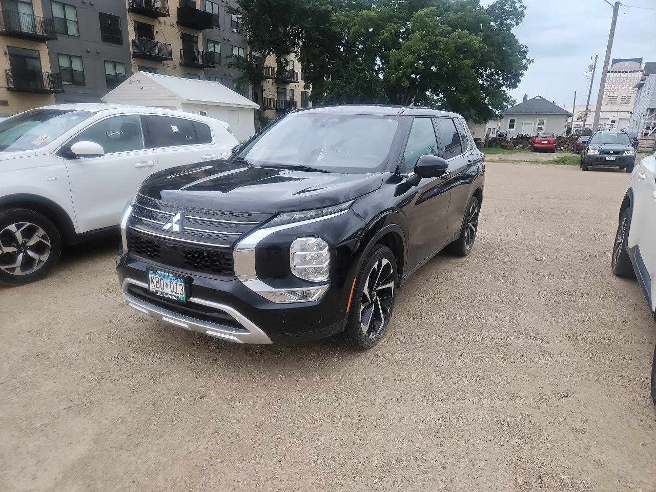 Mitsubishi Outlander SE Launch Edition S-AWC 2022